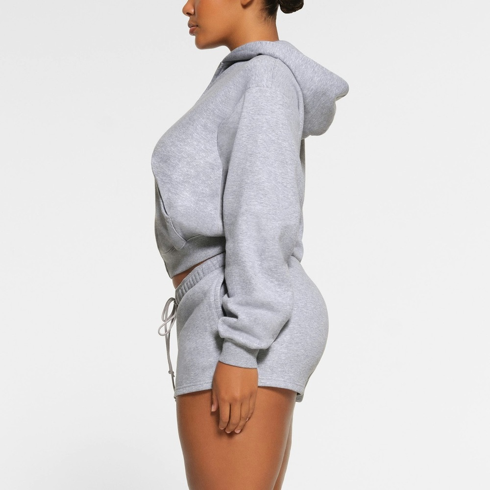 🩶SKIMS COTTON FLEECE CLASSIC SHORTS IN HEATHER GREY L - Picture 5 of 7